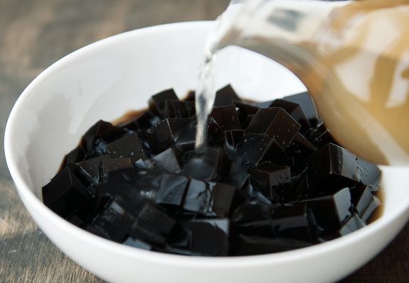 Tips membersihkan cincau hitam