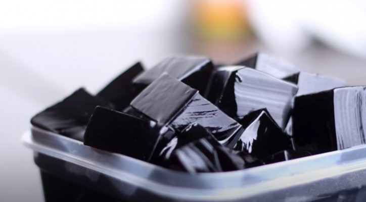 Tips membersihkan cincau hitam