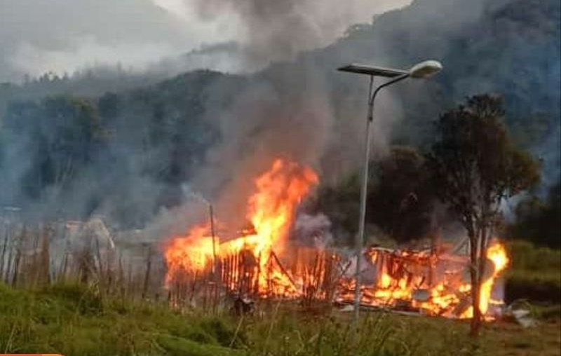 Mes PT MTT yang dibakar KKB rata dengan tanah. (Ist).