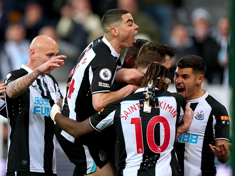 Newcastle United. (Ist).