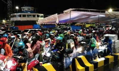 pemudik motor di pelabuhan merak