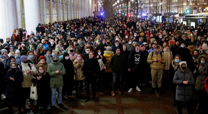 Ribuan pengungsi keluar dari Ukraina untuk menyelamatkan diri. (Ist).