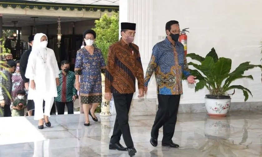 Presiden Joko Widodo beserta Ibu Negara Iriana Joko Widodo bersilaturahim ke Keraton Ngayogyakarta Hadiningrat, Yogyakarta, Senin (2/5/2022)