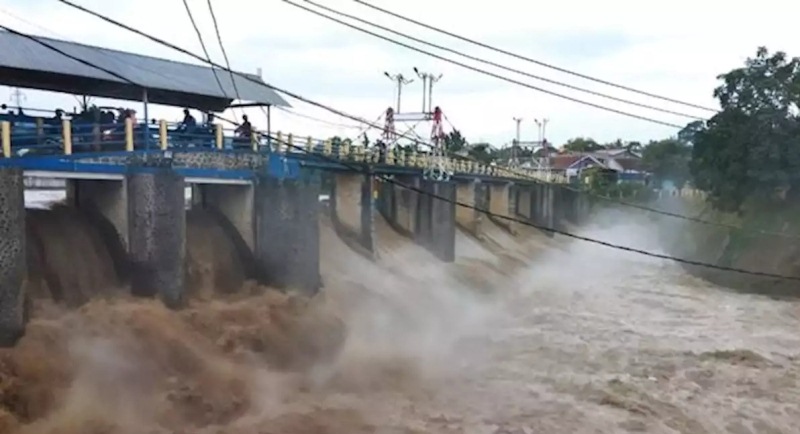 Status Siaga 3 di Bendung Katulampa dengan ketinggian 130 cm tercatat pada pukul 17.30 WIB.