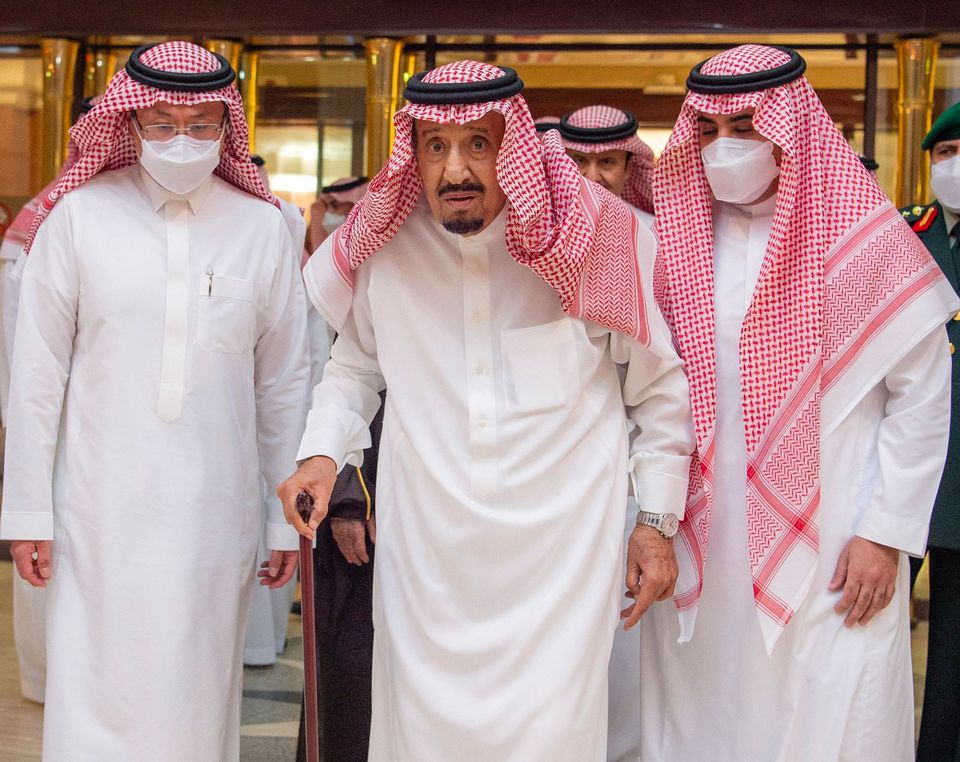Raja Saudi Salman bin Abdulaziz meninggalkan Rumah Sakit dan Pusat Penelitian King Faisal di Jeddah