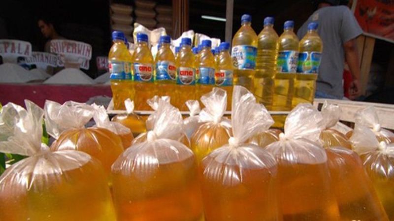 Hanya 5 persen warga yang membeli minyak goreng curah sesuai dengan harga eceran tertinggi (HET) yang ditetapkan oleh pemerintah.