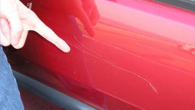 Cara menghilangkan baret mobil