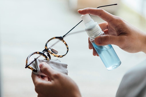 cara merawat kacamata
