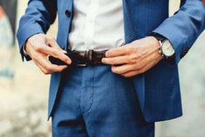 fashion item untuk menampilkan kesan pria modern