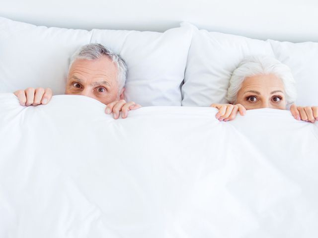 Cara membangkitkan gairah seks wanita menopause