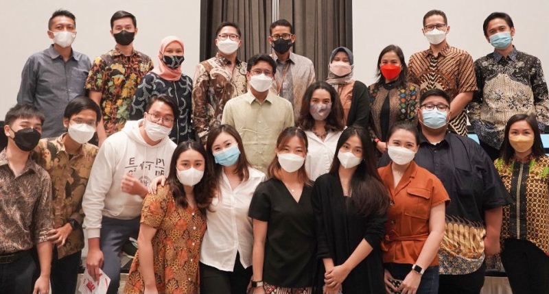 Menparekraf Sandiaga Salahuddin Uno di tengah-tengah para pelajar yang tergabung dalam Persatuan Pelajar Indonesia (PPI) Singapura