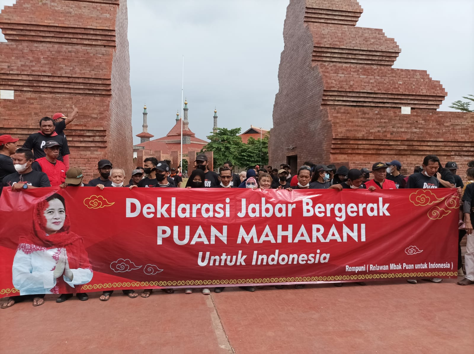 Rempuni mendeklarasikan Puan Maharani sebagai Presiden RI periode 2024-2029 karena Puan Maharani merupakan seorang negarawan dan pemersatu bangsa