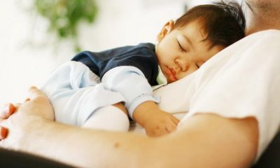 Cara mengatasi bayi rewel saat cuaca panas