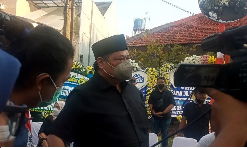 Menteri Koordinator Bidang Perekonomian Airlangga Hartarto mengenang Hermanto Dardak sebagai sosok yang bersahaja dan dekat dengan berbagai kelompok.