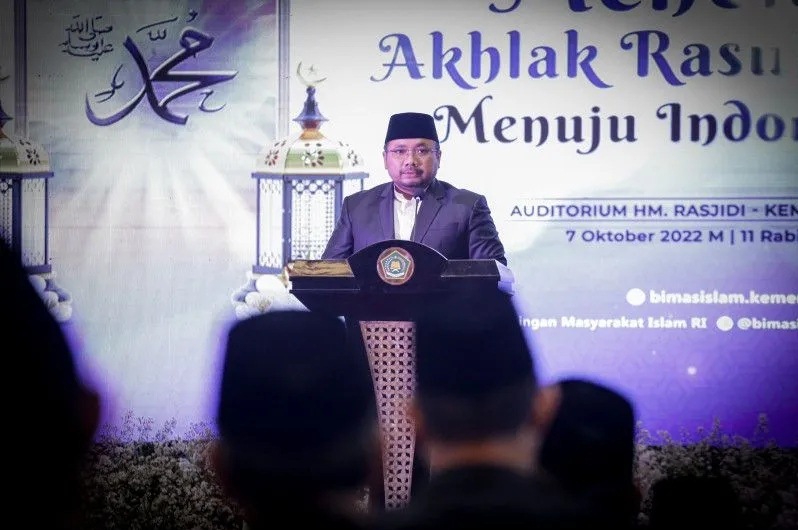 Menag Yaqut Cholil Qoumas memberikan sambutan pada acara peringatan Maulid Nabi Muhammad SAW secara daring, Jumat (7/10/2022).