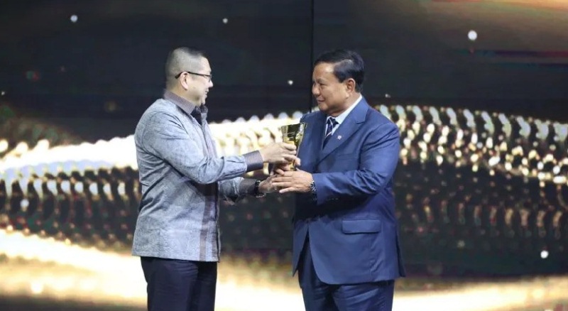 Menteri Pertahanan (Menhan) Prabowo Subianto menekankan bahwa pertahanan yang kuat adalah perintah UUD NRI Tahun 1945 yang dalam pembukaannya menyebutkan tujuan nasional pertama adalah melindungi segenap tumpah darah Indonesia