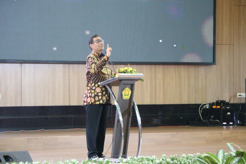 Menko Polhukam Mahfud MD memberikan kuliah umum kepada ratusan mahasiswa, di Auditorium Kampus Universitas Jember, Jawa Timur, Jumat (28/10/2022) sore. 