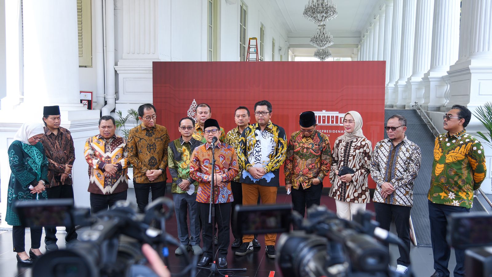 Dewan Pengurus Pusat (DPP) Partai Kebangkitan Bangsa (PKB) bertemu dengan Presiden Joko Widodo di Istana Merdeka, Jakarta, pada Senin, 31 Oktober 2022. Dalam pertemuan tersebut, delegasi PKB yang dipimpin oleh Ketua Umum PKB Muhaimin Iskandar menyampaikan sejumlah rekomendasi dan masukan kepada Presiden.