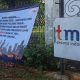 Karyawan TMII Pasang Spanduk Minta PT TWC Bayarkan Pesangon