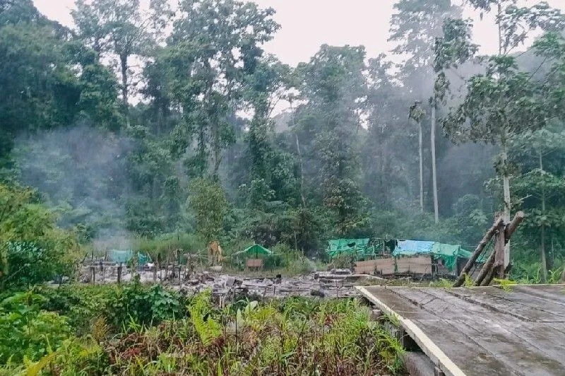 Lokasi kamp di tambang 81 yang dibakar kawanan bersenjata Bocor Sobolim, Sabtu malam, di Kabupaten Pegunungan Bintang, Papua. (Ant/HO-Polres Pegunungan Bintang)