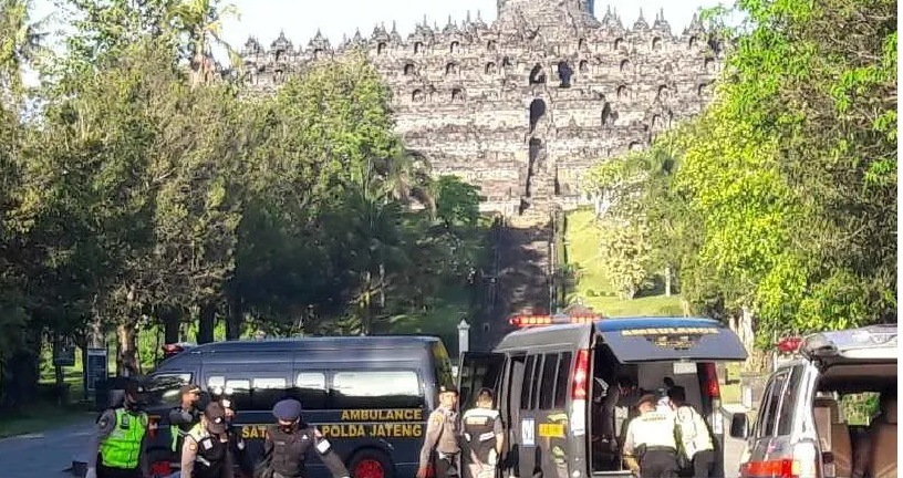 Satuan Brimob Polda Jateng gelar simulasi penanganan aksi teror di Candi Borobudur. (Ant)