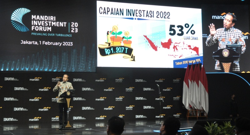 Presiden Jokowi pada Mandiri Investment Forum 2023, di Ballroom Hotel Fairmont, Jakarta, Rabu (01/02/2023). (Humas Setkab/Oji)
