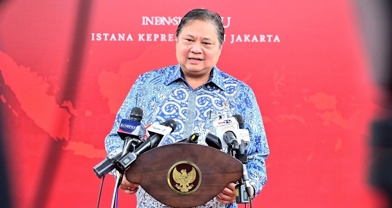 Menteri Koordinator Bidang Perekonomian Airlangga Hartarto memberi keterangan pers usai rapat internal dengan Presiden Joko Widodo (Jokowi) di  Istana Kepresidenan, Selasa (27/2/2024)