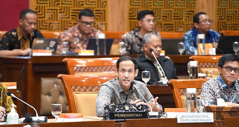 Menteri Pendidikan Kebudayaan, Riset dan Teknologi (Mendikbudristek), Nadiem Anwar Makarim saat Rapat Kerja (Raker) dengan Komisi X DPR RI di ruang rapat Komisi X, DPR RI, Senayan, Jakarta, Selasa (21/5/2024).
