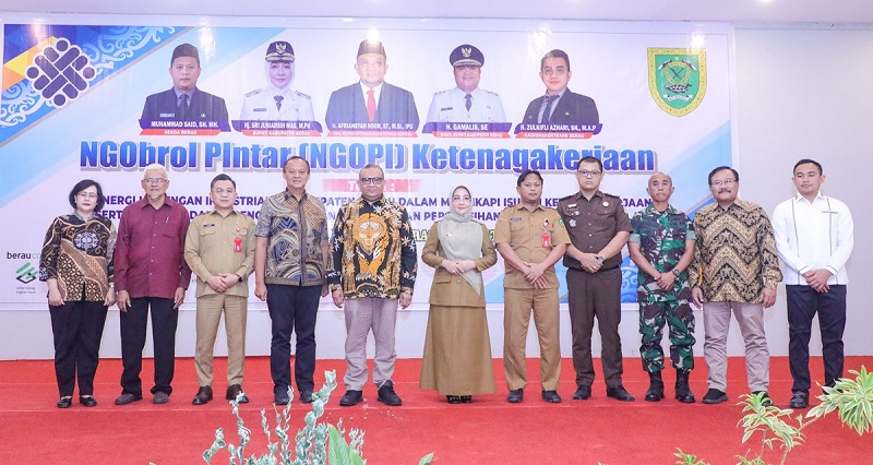 Wamenaker Afriansyah Noor minta perusahaan terapkan hubungan industrial Pancasila saat 'Ngopi Pintar Ketenagakerjaan 2024' di Kab. Berau, Kalimantan Timur, Selasa (28/5/2024) 