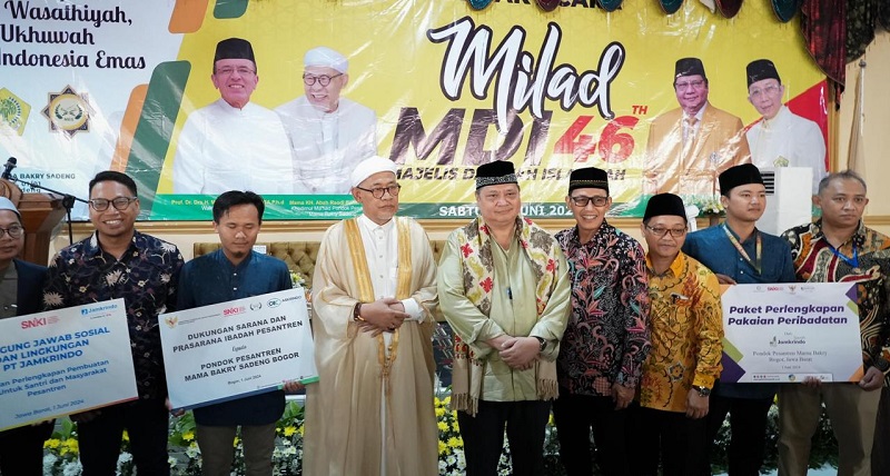 Sosialisasi Keuangan Inklusif bagi Santri, Menko Airlangga Sampaikan Tanggung Jawab Besar Pesantren