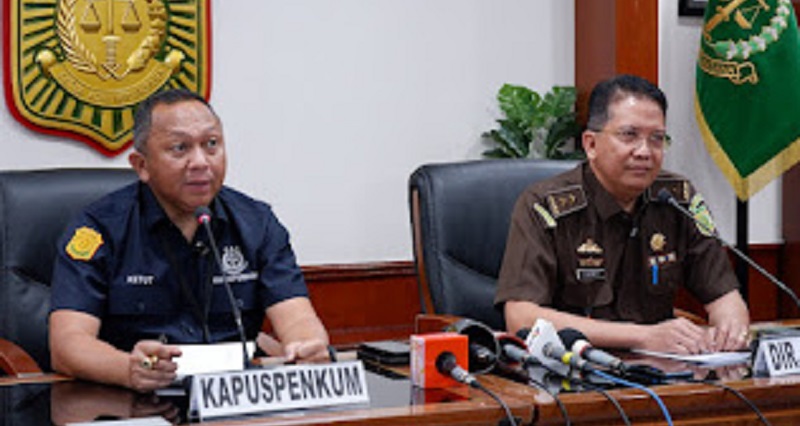 Kepala Pusat Penerangan Hukum (Kapuspenkum) Kejaksaan Agung Ketut Sumedana menyampaikan pelimpahan perkara yang dimaksud merupakan pelimpahan tahap II, yakni tersangka beserta barang bukti