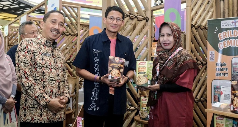 Menparekraf Sandiaga Salahuddin Uno mendorong pelaku ekonomi kreatif (ekraf) di Banten untuk selalu meningkatkan inovasi dalam acara Pameran Apresiasi Kreasi Indonesia (AKI) 2024 di Summarecon Mall Serpong, Sabtu (8/6/2024).