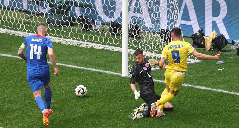 Sentuhan fantastis dari Roman Yaremchuk memastikan kemenangan Ukraina 2-1 atas Slovakia pada laga Grup E Piala Eropa (Euro) 2024 di Dusseldorf, Jerman, Jumat (21/6/2024)