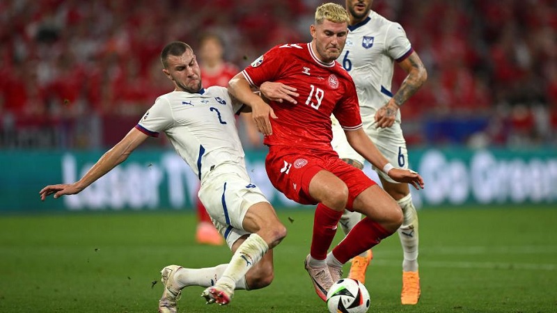 Duel Denmark melawan Serbia berlangsung ketat di Munich, Jerman, Selasa atau Rabu (26/6/2024) WIB, namun berakhir imbang 0-0 sehingga Denmark melaju ke 16 besar Euro 2024