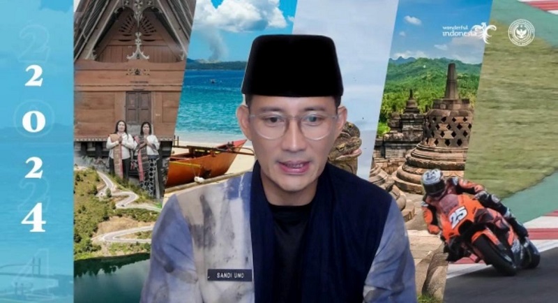 Menparekraf Sandiaga Salahuddin Uno saat menyapa peserta Santri Digitalpreneur Indonesia 2024 Ponpes Qomaruddin Gresik, Jawa Timur, secara daring, Selasa (9/7/2024).