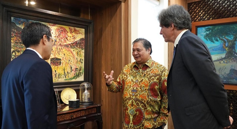 Menteri Koordinator Bidang Perekonomian Airlangga Hartarto dengan Under Secretary for Economic Growth US Department of States Jose Fernandez bahas kerja sama prioritas Indonesia dan Amerika Serikat pada beberapa sektor teknologi strategis