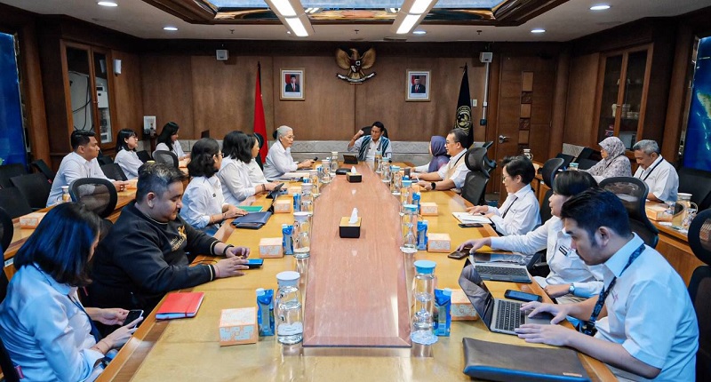 Menparekraf Sandiaga Uno saat menerima audiensi dengan Badan Rohani Islam, Badan Rohani Hindu, dan Badan Rohani Kristen di Gedung Sapta Pesona, Jakarta, Selasa (29/7/2024).