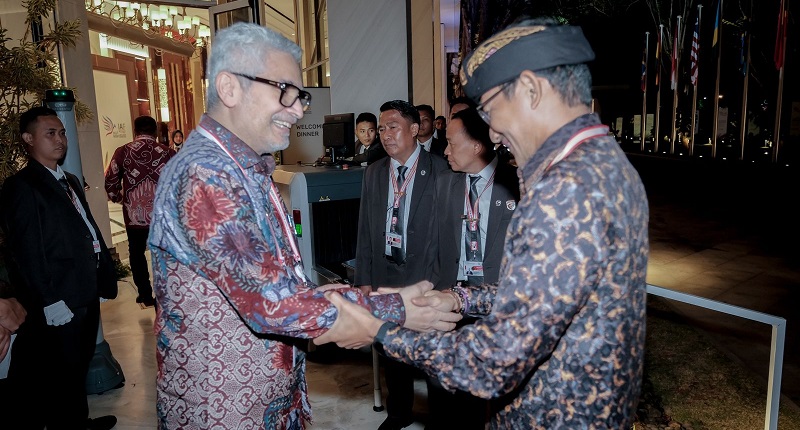 Menparekraf Sandiaga Uno menghadiri bersalaman dengan pemimpin parlemen dan kepala negara-negara Afrika pada acara Cultural Performance Welcome Dinner High-Level Forum on Multi-Stakeholder Partnership dan Indonesia-Africa Forum ke-2 tahun 2024 di InterContinental Bali Resort, Minggu, (1/9/2024)
