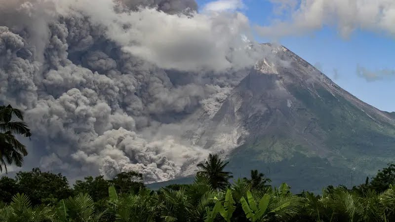 Gunung Merapi Muntahkan Lava 24 Kali pada 6 Oktober 2024