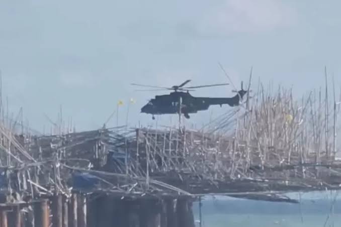 Tim SAR Kerahkan Tiga Helikopter untuk Evakuasi Nelayan Terisolasi di Dermaga Tegalbuleud