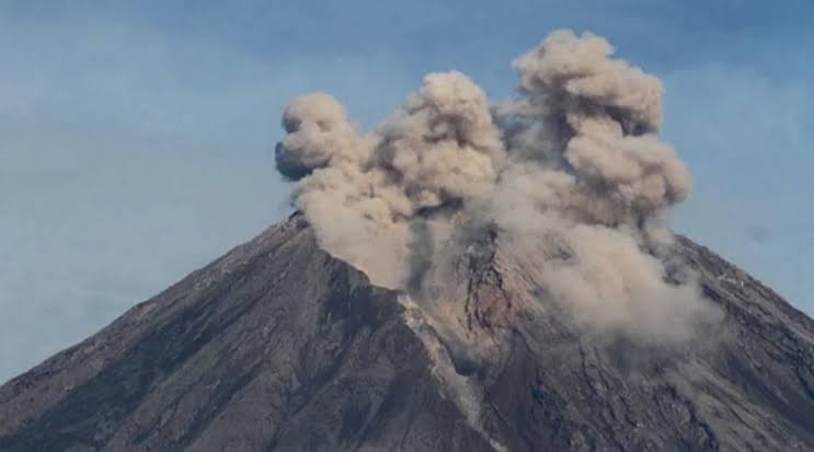 Gunung Semeru Kembali Erupsi pada 27 November 2024, Letusan Mencapai 1 Kilometer