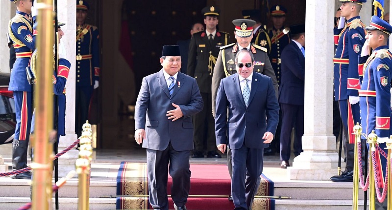 Di Kairo, Presiden Prabowo Disambut Upacara Kenegaraan Presiden Mesir dan Pelajar Berpakaian Adat Sumbar