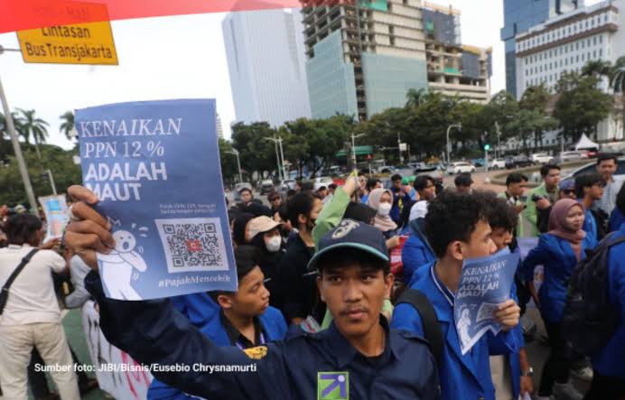 Mahasiswa Demo Kenaikan PPN 12 Persen di Patung Kuda Sempat Ricuh