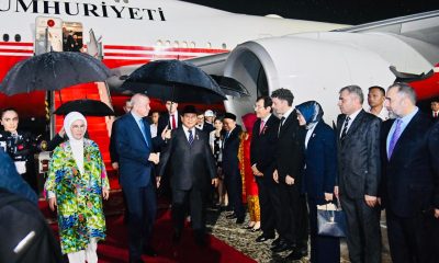 Presiden Prabowo Sambut Kedatangan Presiden Erdogan di Bandara Halim Perdanakusuma di Tengah Rintik Hujan