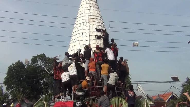 Tradisi Ruwahan, Rebutan Gunungan Tempe Ricuh Jadi Ajang Copet