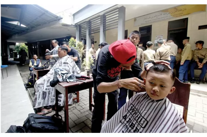 Komunitas Tukang Cukur Malang, Beri Jasa Potong Rambut Gratis untuk Anak Yatim dan Duafa