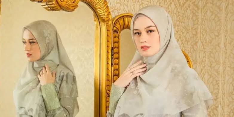 Pulang dari Umrah, Kimberly Ryder Ingin Belajar Mengenakan Hijab