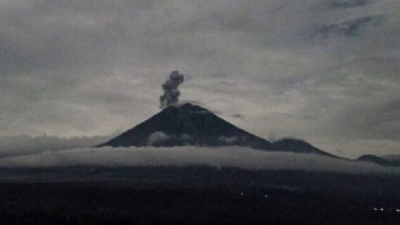 Jumat Erupsi 7 Kali, Letusan Gunung Semeru Jatim Paling Tinggi 800 Meter