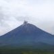 Gunung Semeru Kembali Erupsi pada 5 April 2025, Warga Diminta Menjauh dalam Radius 13 Km