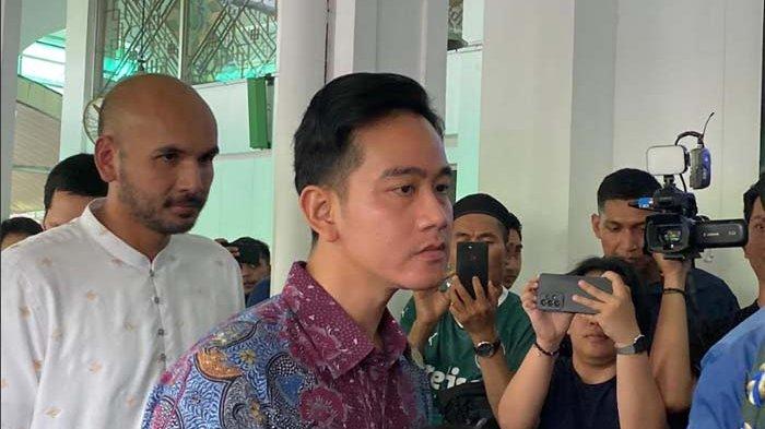 Wapres Gibran Rakabuming Raka Ikut Salatkan Jenazah Titiek Puspa di Masjid An-nur Pancoran